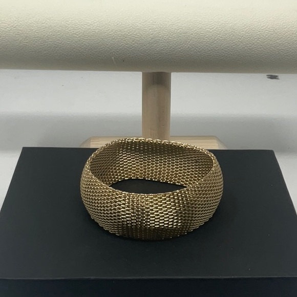 Jewelry - Unisex bold gold-tone mesh bangle bracelet